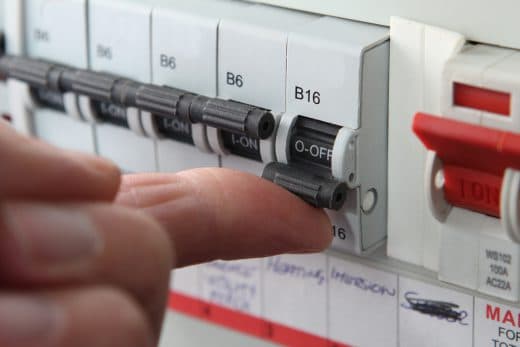 Prüfung elektrischer Anlagen: Sicherheitsrisiken minimieren durch vorbeugende Wartung