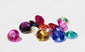 Der anhaltende Charme von Edelsteinschmuck: Ein zeitloses Erbe