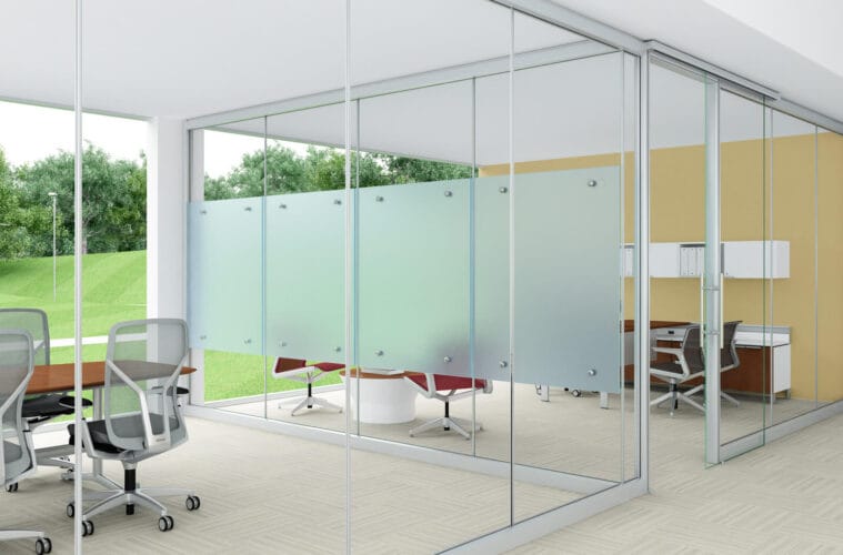 Studio 30: Stilvolle Glastrennwände und Raumteiler für ein transparentes und modernes Geschäftsumfeld