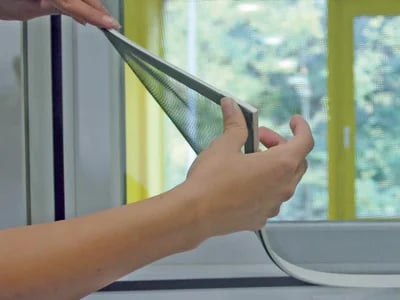 Schiebetür Insektenschutz: Hochwertige Netze und Aluminiumprofile für Balkontüren