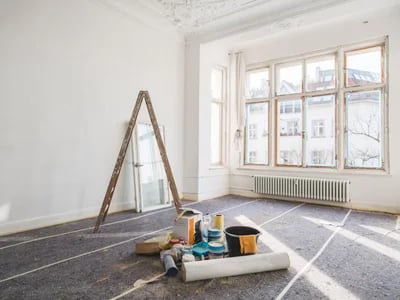 Altbau sanieren und aufwerten: Die besten DIY-Tipps für die Auswahl und Installation von Stretchdecken und anderen Renovierungslösungen
