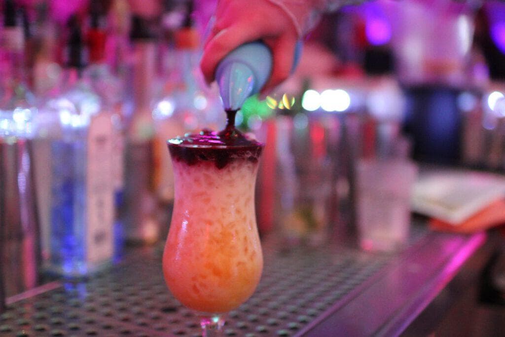 Cocktailkurs Berlin: Erleben Sie die Kunst des Cocktailmixens mit einem optionalen Buffet