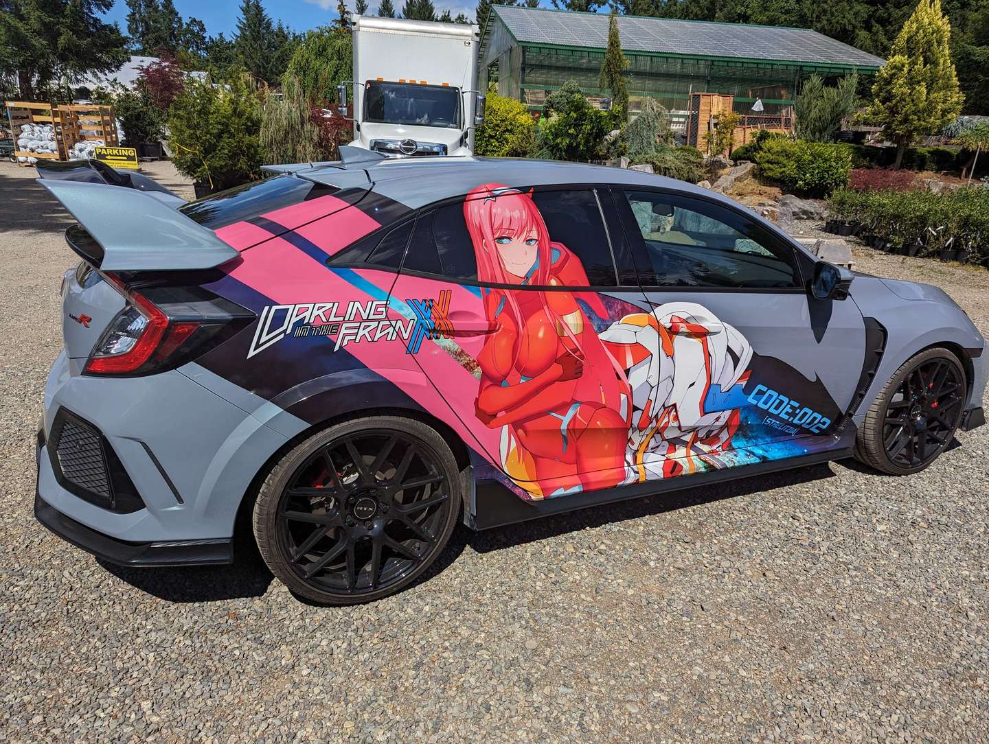Auto selber folieren Kosten: Spart man wirklich beim DIY-Itasha?