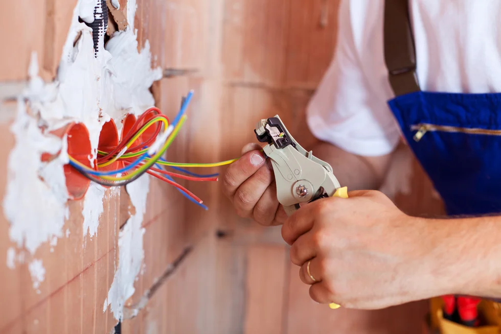 Prüfung elektrischer Anlagen: Sicherheitsrisiken minimieren durch vorbeugende Wartung